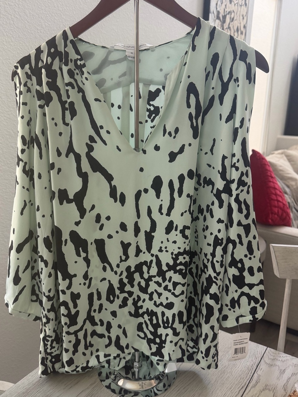 DVF Diane von Furstenberg Astor Silk Split Sleeve Blouse 10 NWT Mint Black